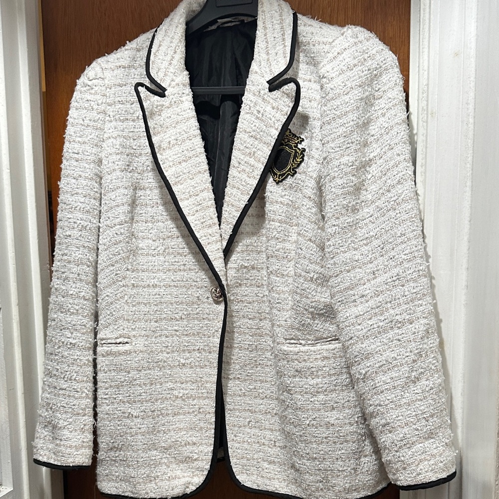 VENUS White Textured Blazer with Black Trim